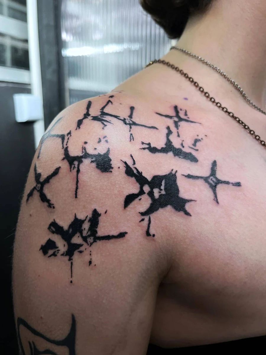 Tatouage de dentelle en dotwork à la cheville — Livmoow